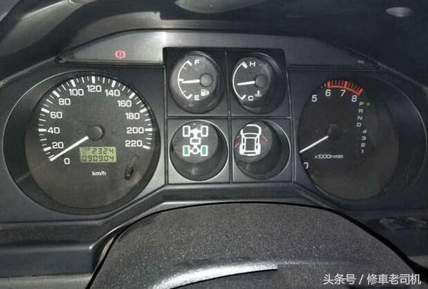 二手三菱帕杰罗，车主要12万，一看底盘6万都嫌多！