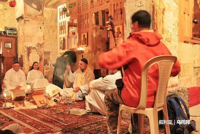 一年到头到处旅游的人,旅行和赚钱哪个更重要