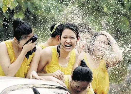 最热闹的泼水节,世界上最壮观的泼水节
