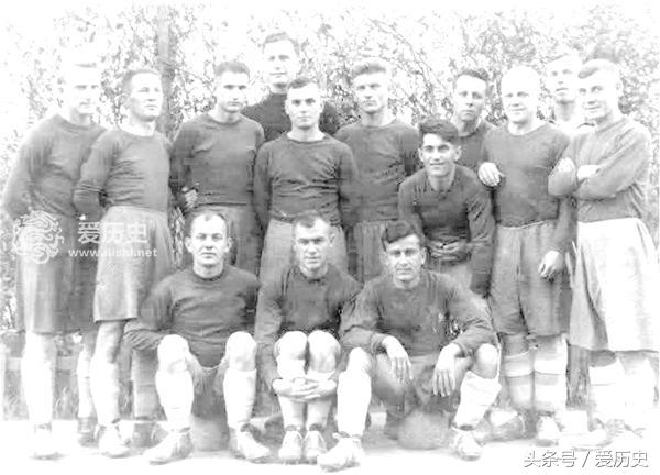 世界杯体育场原址上的二战传奇斯大林格勒用足球宣告重建回归