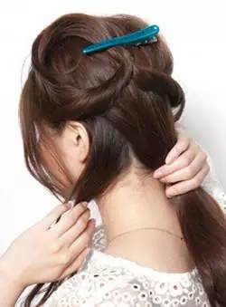 简单易懂又减龄的一款编发造型,侧编刘海编发教程简单又好看