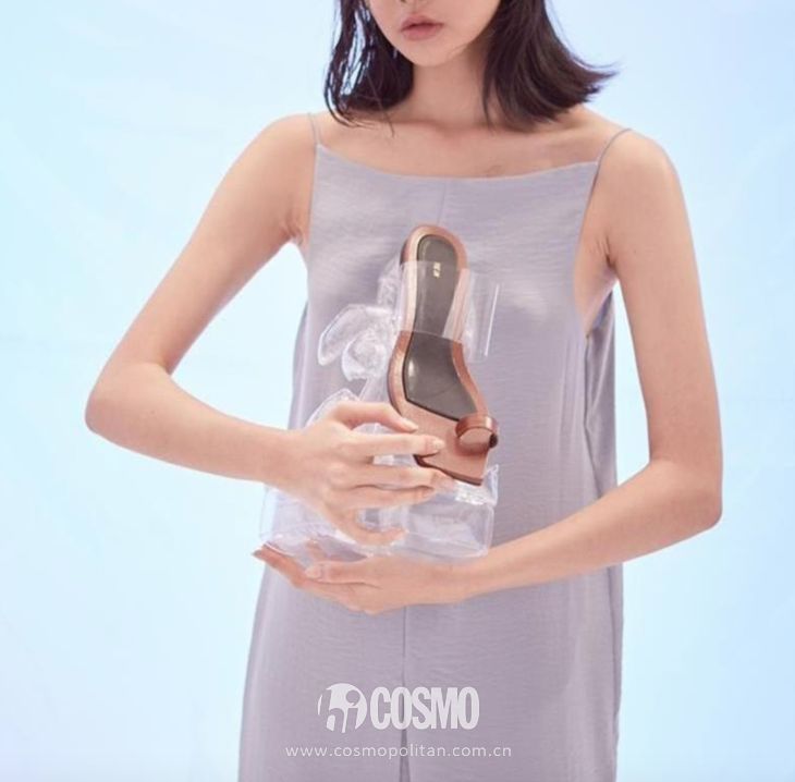 刘雯穿hogan牌子鞋,刘雯穿的小黑鞋运动鞋