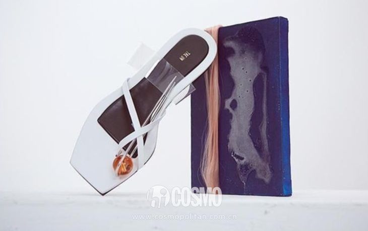 刘雯穿hogan牌子鞋,刘雯穿的小黑鞋运动鞋