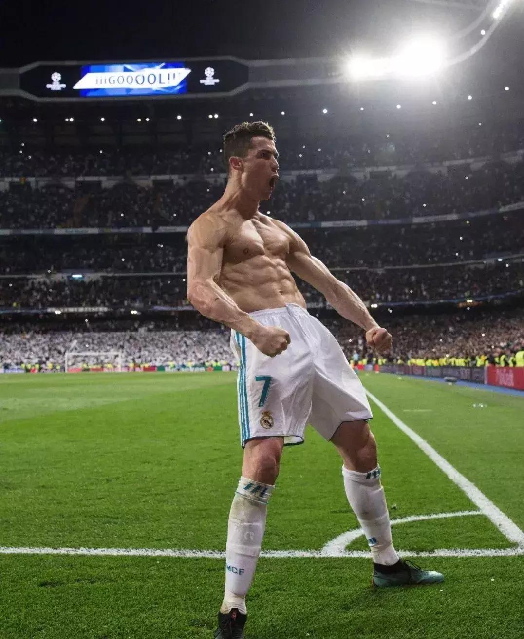 33岁的c罗依然有着20岁的身体,c罗的自律从一瓶可乐开始