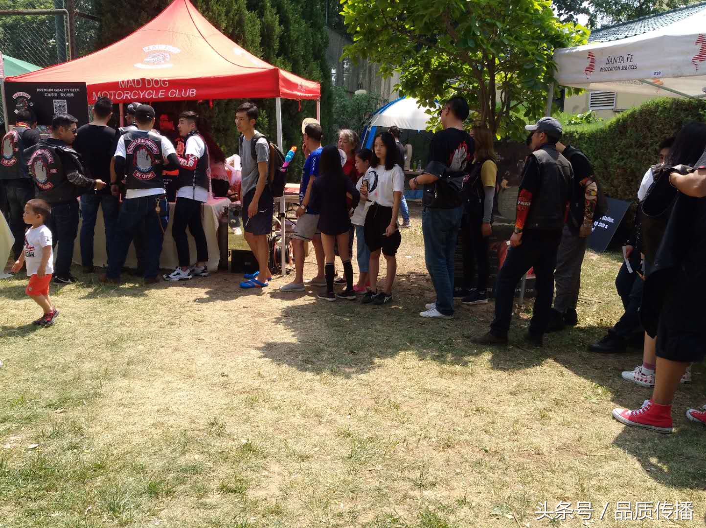 每人被俱乐部认可，哈雷俱乐部才能被社区认可，骑车、公益、成熟