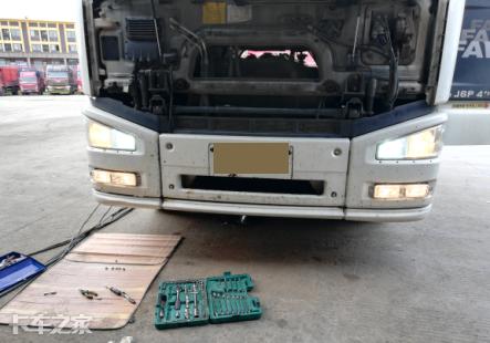 货车大灯不亮保险丝也没问题,卡车大灯故障灯