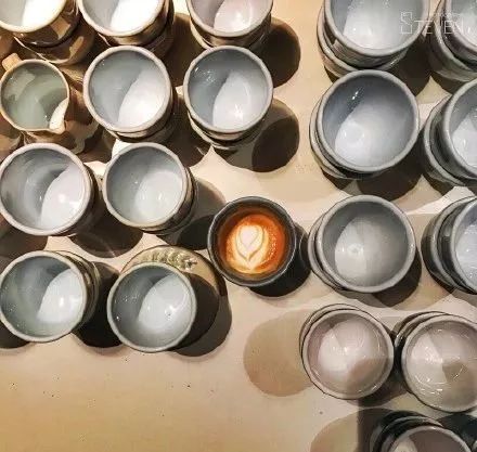 喝咖啡玻璃杯还是陶瓷杯,喝咖啡用陶瓷杯还是玻璃杯