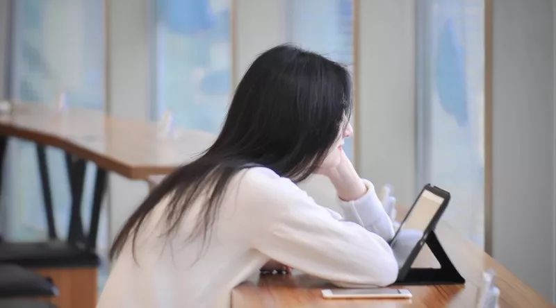 家里到处都是头发有什么办法解决,家里地上有很多头发怎么办