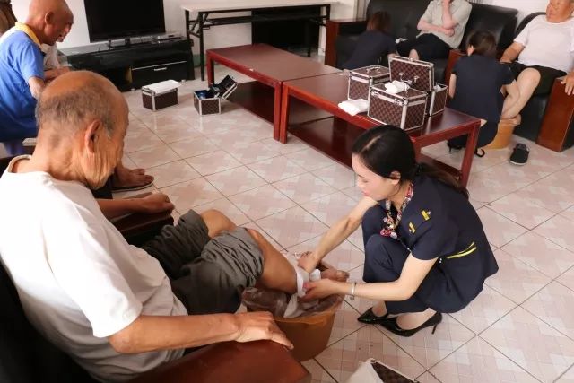 端午节爱心走进养老院,端午节爱心慰问活动