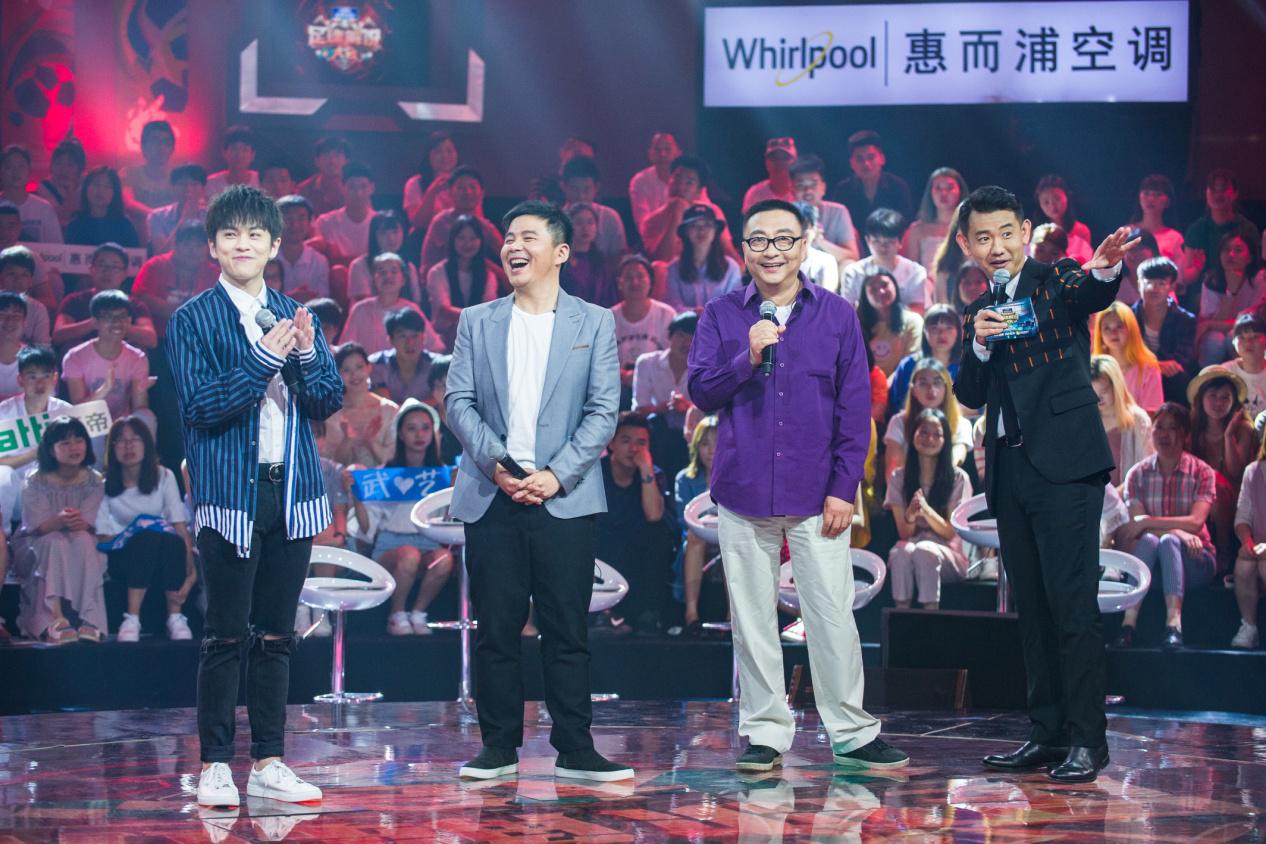 中国足球解说员黄健翔解说名场面,足球解说员黄健翔口误