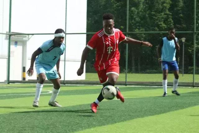 抢眼球！六国友人相聚郫筒踢“社区世界杯”过中国端午节