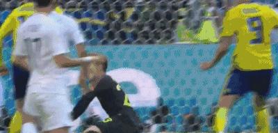 笑出腹肌,笑出腹肌采访中遇到伪球迷