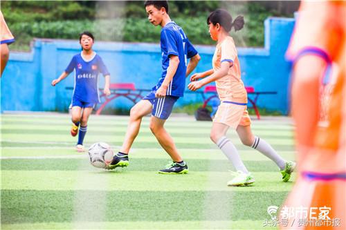 乡下孩子的足球梦,大山深处留守儿童的足球梦