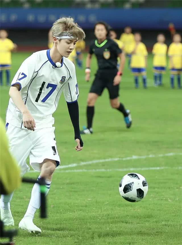 鹿晗世界杯谈到c罗,鹿晗为c罗踢球