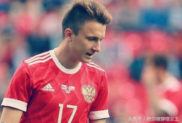 冬天看世界杯的正确打开方式,冷到发紫