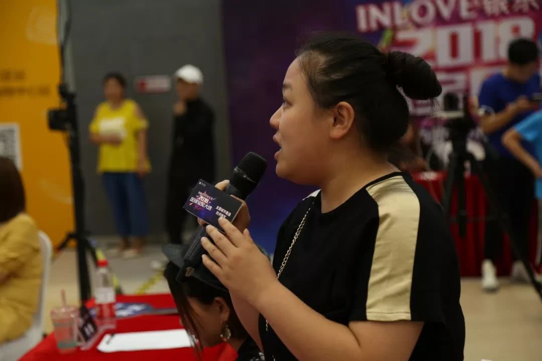 银乐迪新天地店,为世界杯加油足球小宝贝