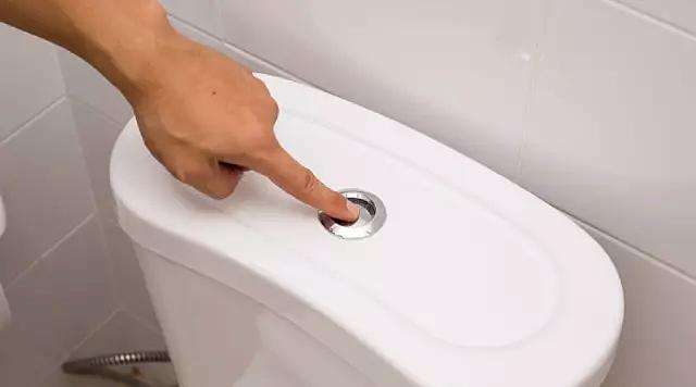 大便老是粘马桶是怎么回事,大便老是粘马桶是什么原因引起的