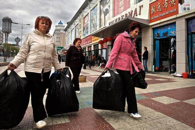 俄运回美元现钞,俄罗斯派出军用飞机运送物资