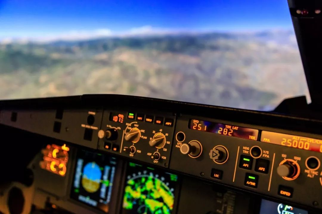 什么？你的当班飞行员，居然沉迷电玩？！