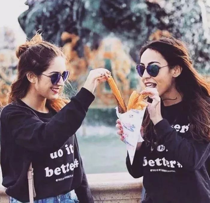 我们是茫茫人海中巧遇的相似灵魂,豆蔻年华里连结的双生花朵