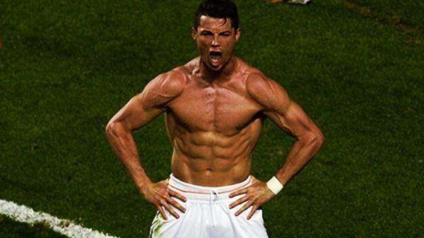 c罗扮流浪汉街头秀球技,c罗第二次街头扮流浪汉被认出