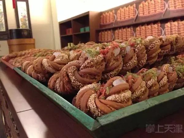 天津传统煎饼果子 (煎饼果子是天津人的小吃)