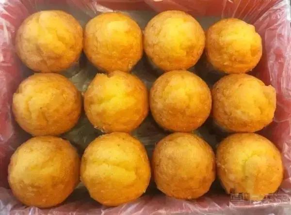 天津传统煎饼果子 (煎饼果子是天津人的小吃)