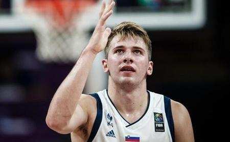 德安德烈·艾顿顺利当选2018年NBA状元秀，他和太阳队太适配！