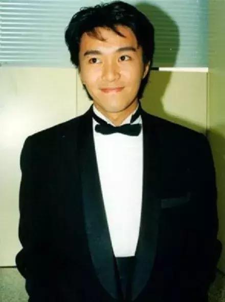 周星驰61岁就算60岁吗,58岁的周星驰至今仍孤身一人