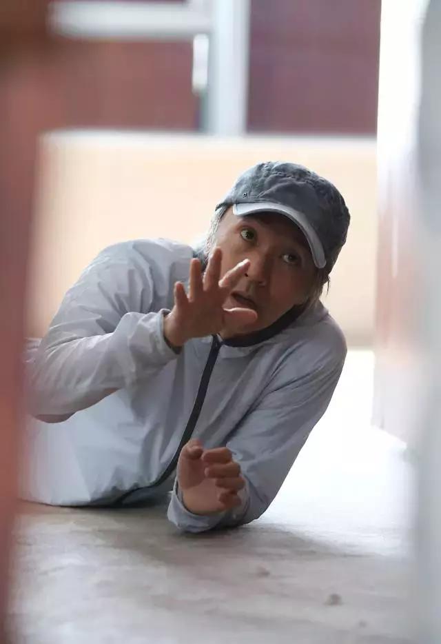 周星驰61岁就算60岁吗,58岁的周星驰至今仍孤身一人