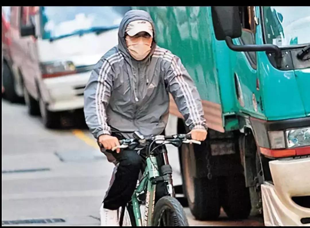 周星驰61岁就算60岁吗,58岁的周星驰至今仍孤身一人