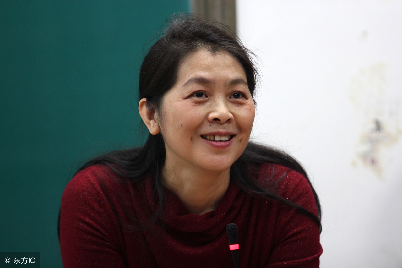 世界杯正如火如荼地进行，文学界的这些“狂热球迷”你知道多少？