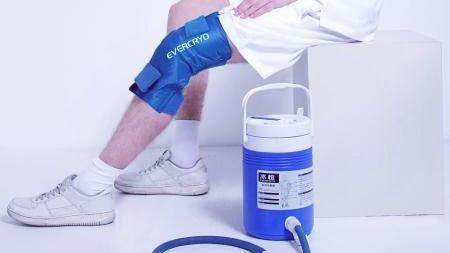 关节受伤应该活动还是静养,关节有积液冷敷还是热敷