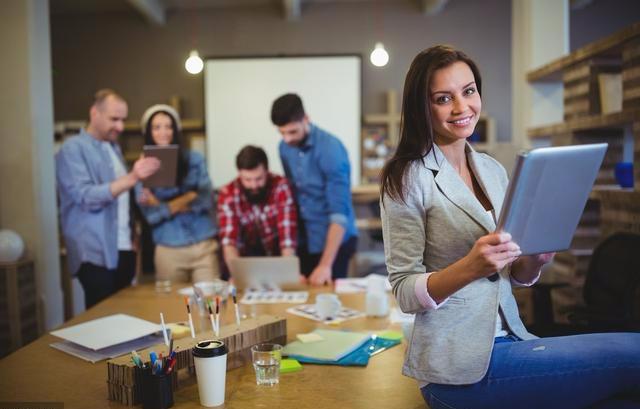 员工迟到早退扣奖金,单位员工迟到早退领导负什么责任