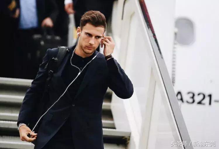 这就是你老婆熬夜看世界杯的理由！哈哈哈哈哈哈