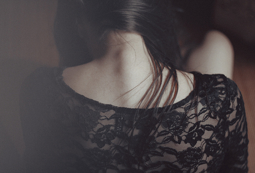 父亲出轨我设计杀死他情人，隔天警方上门我吓摊：我杀了我母亲