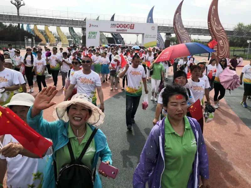 百人队伍花样入场,走出新花样完整版