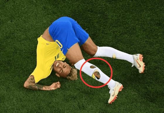 内马尔穿球袜,内马尔球袜是踢破的吗