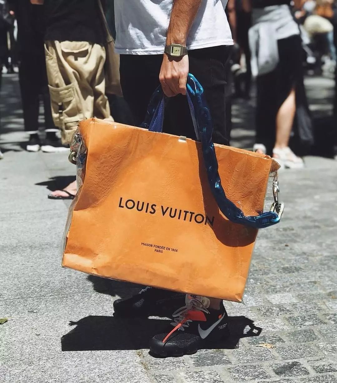 “老爸卖Sup，我捡他玩剩下的，件件过万”