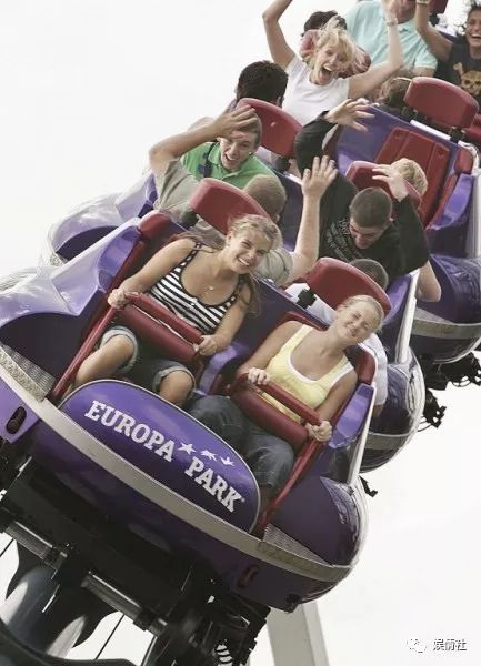 酗酒斗殴被讽母鸡，一小时花8万欧，世界杯史上最牛太太团