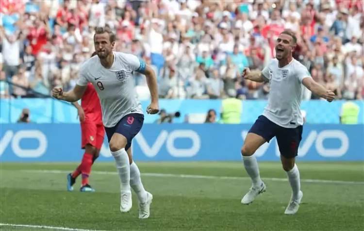 队长袖标戴在右臂的含义,队长袖标戴手臂上