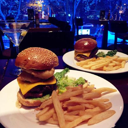 世界杯狂欢酒吧,狂欢世界杯游玩