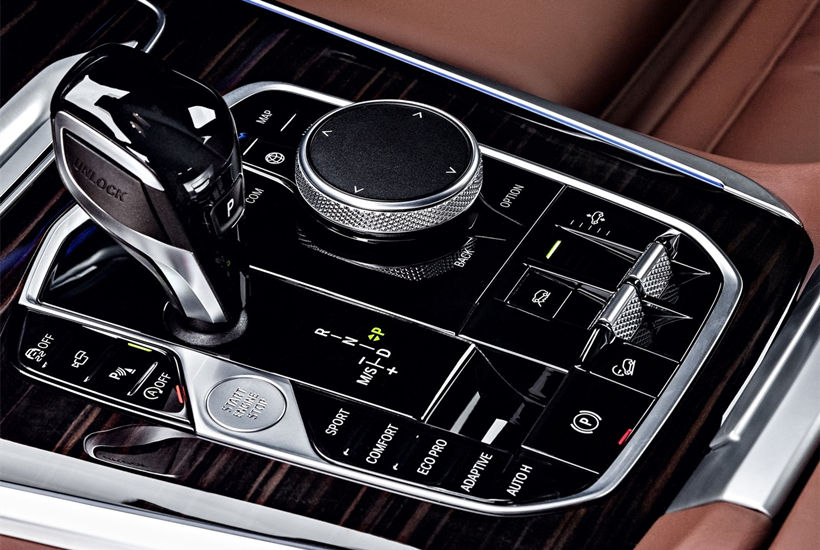 奥迪q8尊享动感和宝马x5进口顶配,2021款奥迪q8和宝马x5