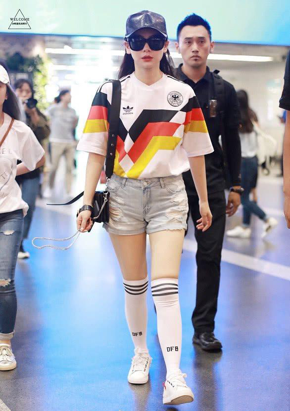 戚薇小蛮腰全身照,戚薇青春靓丽活泼可爱