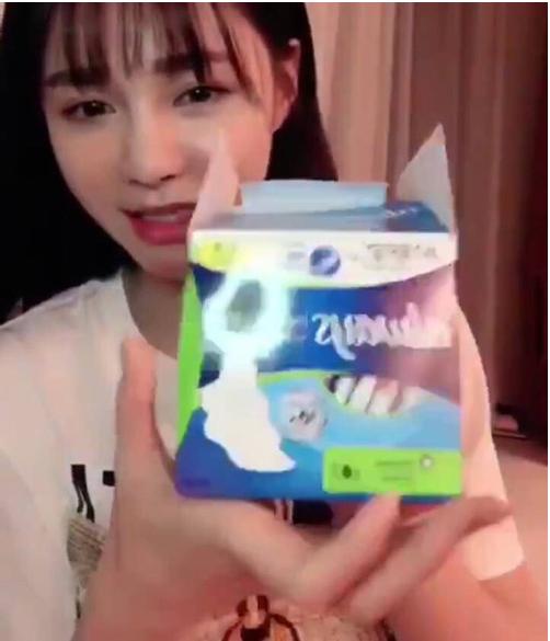 第一次见明星拿着卫生巾分享视频，沈梦辰为立耿直人生另辟蹊径？