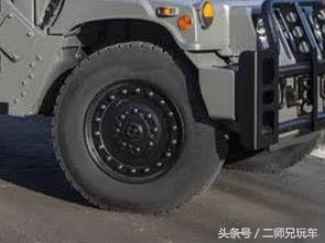 坚固无比强悍的越野坦克,军用装甲车越野能力有多强大