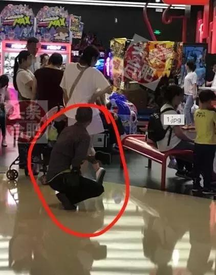 合工大女生乘226路遭遇公交“顶族”，猥琐男*体下**凸起撞向女生……