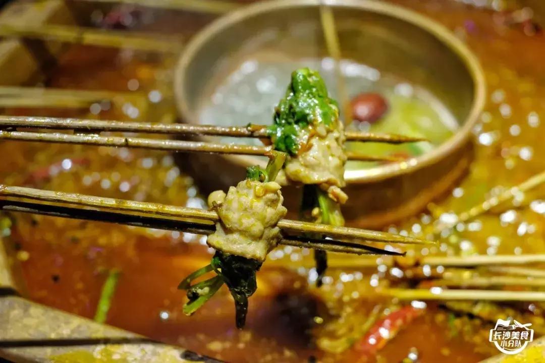 情怀总被烂梗消费,网红串串店长沙