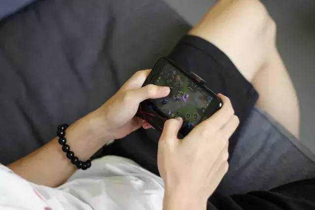 吃鸡解决游戏卡顿的方法,手机玩吃鸡卡顿发烫怎么办