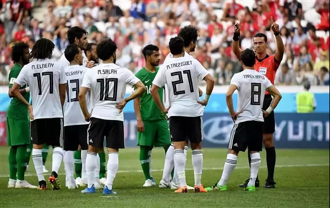 梅西也做过c罗的动作吗,梅西不满裁判判罚称var未起作用